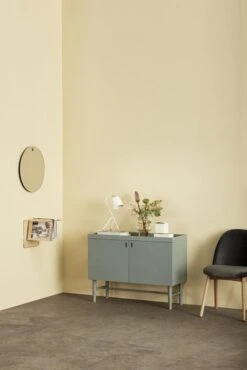 Hubsch Tafellamp Wit Metaal Met Messing Detail -Woondecoratie Winkel hubsch tafellamp wit metaal met messing detail 1