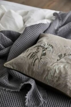 Nordal Alpha Bedsprei Grijs - 64204 6 Nordal Alpha Bedsprei Grijs - 64204 -Woondecoratie Winkel nordal alpha bedsprei grijs 64204 1