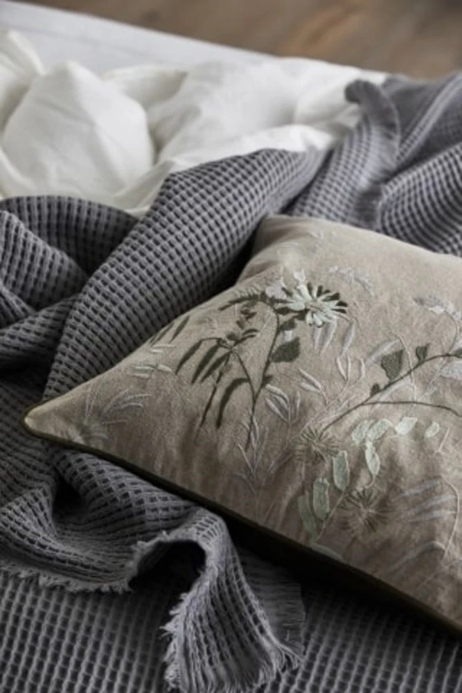 Nordal Alpha Bedsprei Grijs - 64204 4 Nordal Alpha Bedsprei Grijs - 64204 - Afbeelding 2