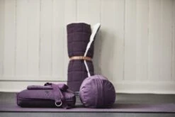 Nordal Yoga Bolster - Burgundy 7 Nordal Yoga Bolster - Burgundy -Woondecoratie Winkel nordal yoga bolster burgundy 2